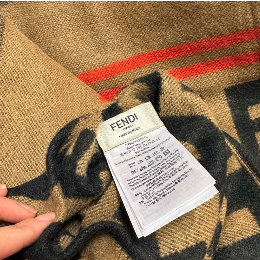 NEW Fall 26’ FENDI Roma 🤍 w/ Tags Reversible Shawl Brushed Poncho Scarf Wrap - Picture 13 of 17